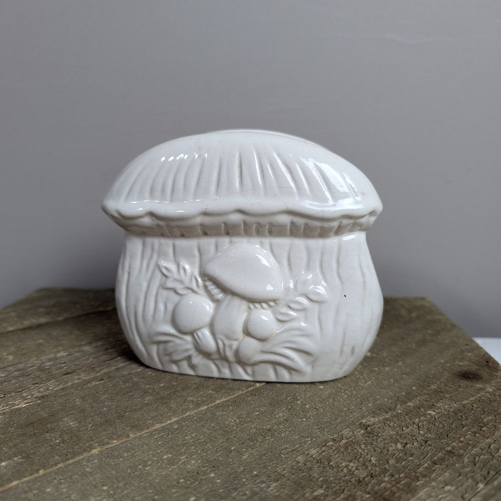 Vintage Arnel Merry mushroom ceramic napkin holder white glazed plain